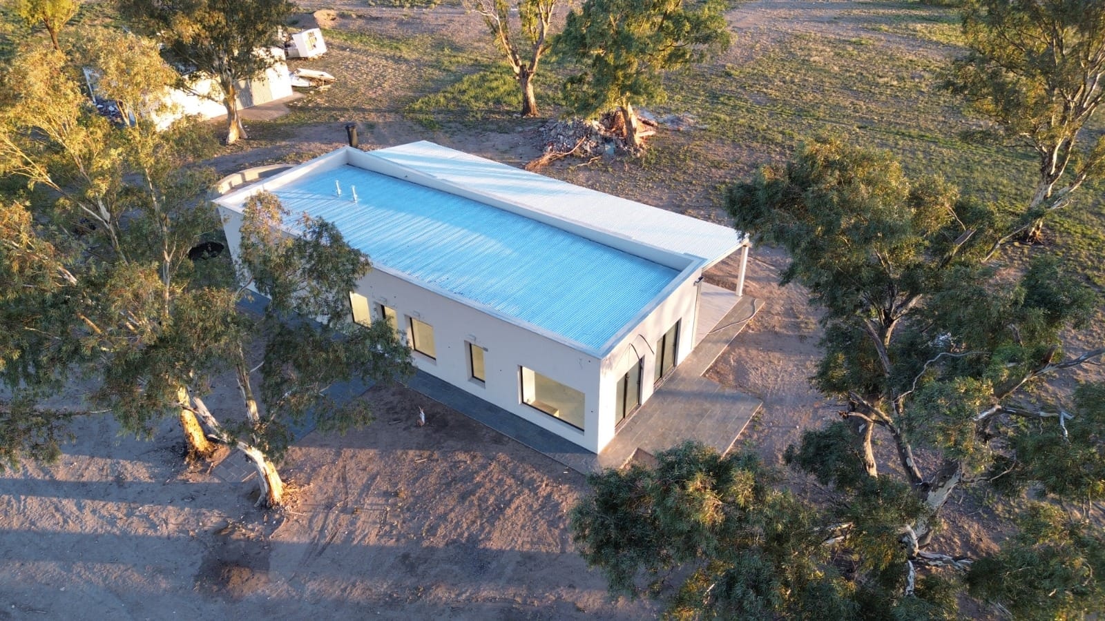 En la imagen se ve una construcción en proceso de una casa